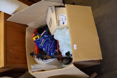 Lot 809 - Box of various assorted house clearance...