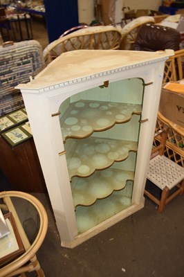 Lot 818 - A painted open front wall mounted corner cabinet