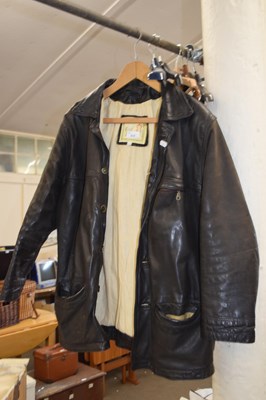 Lot 832 - A gents leather jacket