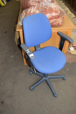 Lot 871 - A revolving office chair