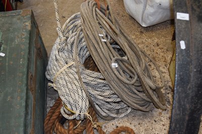 Lot 1046 - Mixed quantity of various ropes