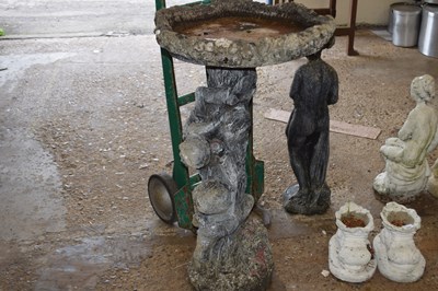 Lot 1081 - Decorative composite garden bird bath