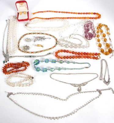 Lot 162 - A mixed lot of jewellery to include amber,...
