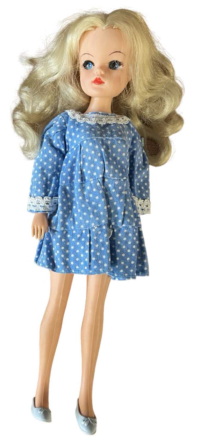 Lot 31 - Summer Party Sindy (Pedigree, 1983) in blue...