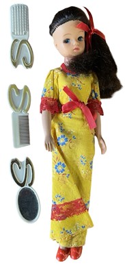 Lot 36 - Styling Sindy in Yellow (Pedigree, 1980) In...