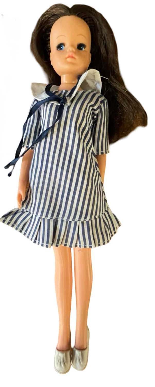 Lot 45 - Party Girl Sindy (Pedigree, 1983) in blue and...