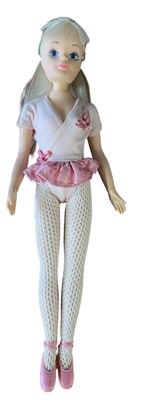Lot 50 - Sindy Ballerina (1980s) In white top with pink...