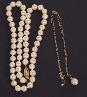 Lot 97 - A cultured pearl necklace and a cultured pearl...