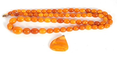 Lot 142 - An amber bead necklace and an amber pendant,...