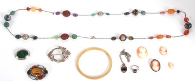 Lot 154 - A mixed lot of jewellery to include a mulit...