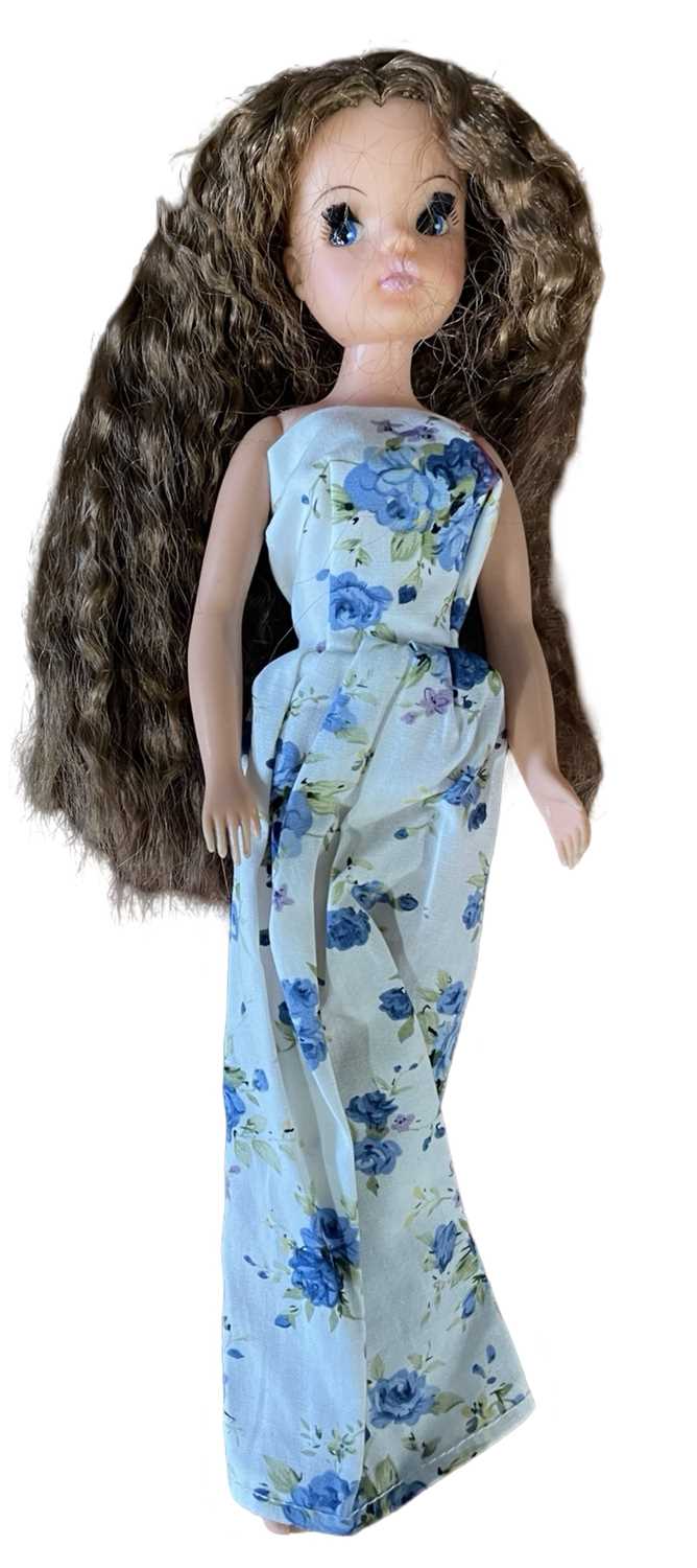 Lot 94 - Second generation Sindy with long crimped...