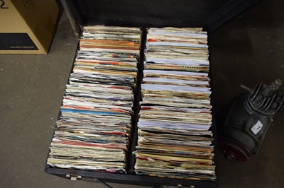 Lot 743 - LARGE CASE VARIOUS SINGLES