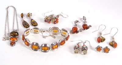 Lot 127 - A quantity of assorted silver, amber and...