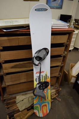 Lot 829 - SNOW BOARD