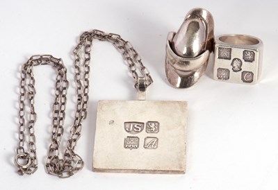 Lot 130 - A small group of silver jewellery, to include...