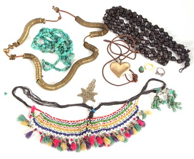 Lot 158 - A mixed lot of jewellery to include Chinese...