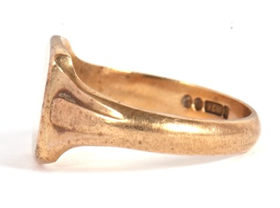 Lot 42 - A 9ct gold signet ring, with plain central...