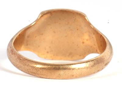 Lot 42 - A 9ct gold signet ring, with plain central...