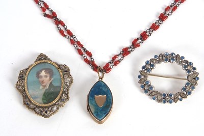 Lot 132 - A mixed lot of jewellery, to include a...