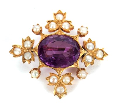 Lot 71 - An amethyst and 'pearl' brooch, the oval mixed...
