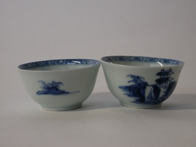 Lot 250 - Pair of Nanking cargo tea bowls with blue and...