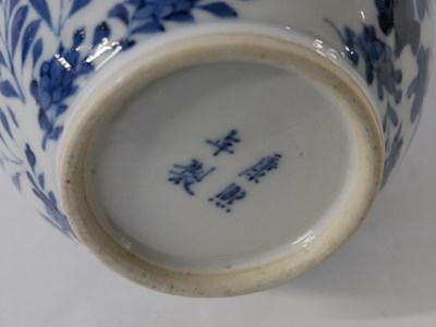 Lot 264 - 19th century Chinese porcelain vase decorated...