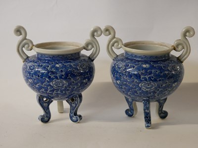 Lot 284 - Group of Chinese porcelain wares including a...