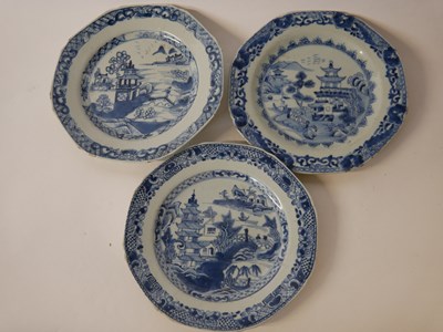 Lot 286 - Group of three 18th century Chinese porcelain...