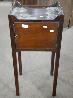 Lot 506 - Small Georgian mahogany night cupboard with...