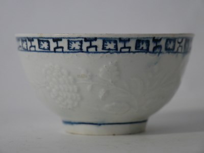 Lot 363 - Lowestoft porcelain bowl circa 1764, decorated...