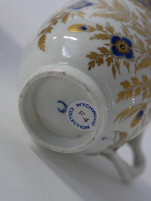 Lot 366 - 18th century Worcester cup with blue gilt...