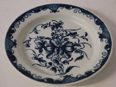 Lot 396 - 18th century Worcester porcelain small plate...