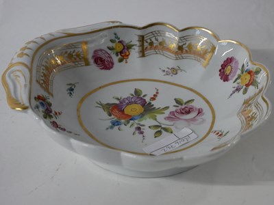 Lot 398 - 19th century English porcelain shell dish,...