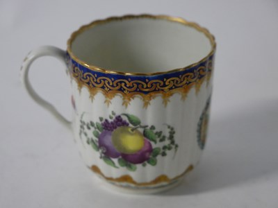 Lot 400 - 18th century Worcester porcelain cup painted...