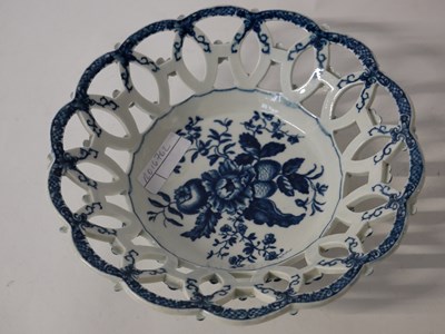 Lot 403 - 18th century Worcester porcelain basket...