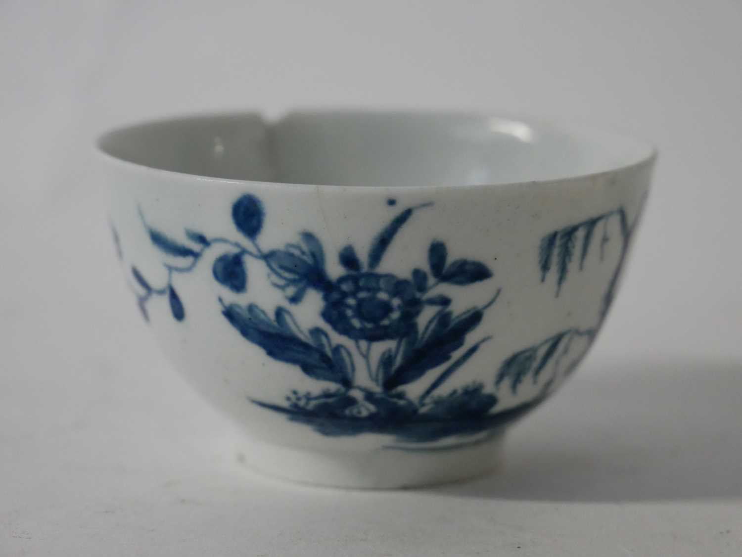 Lot 406 - Rare Worcester porcelain tea bowl painted with...
