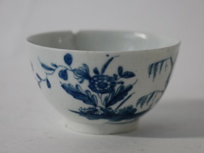 Lot 406 - Rare Worcester porcelain tea bowl painted with...