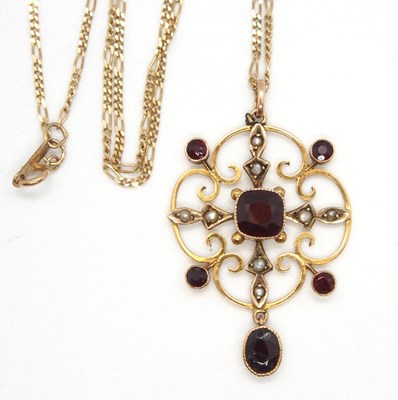 Lot 91 - A 9ct Edwardian garnet and seed pearl pendant...