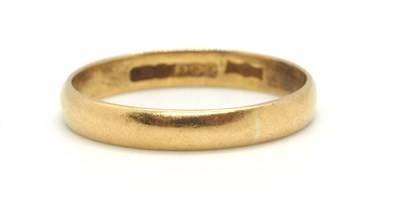 Lot 152 - An 18ct wedding band, hallmarked Birmingham...