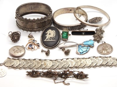 Lot 183 - A mixed lot of silver jewellery, to include a...