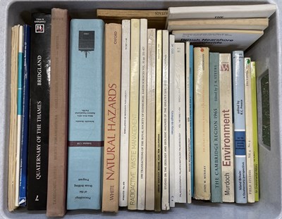 Lot 200 - A collection of mixed large format books and...