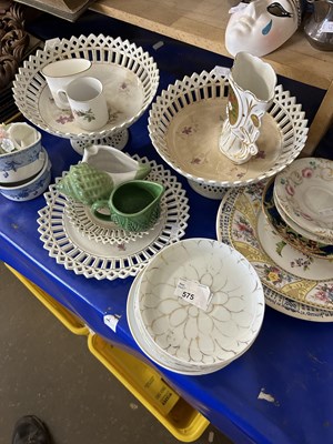 Lot 575 - Mixed lot of ceramics