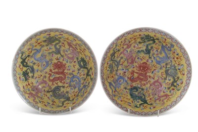 Lot 138 - A pair of late Qing Dynasty bowls the yellow...