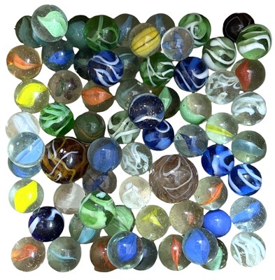 Lot 246 - A small quantity of glass marbles