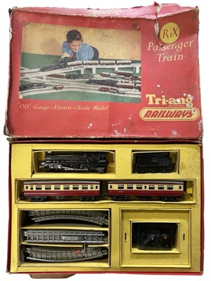 Lot 6 - A boxed Triang 00 gauge R1X Passenger Train...