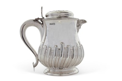 Lot 251 - A George V silver water or beer jug in 18th...