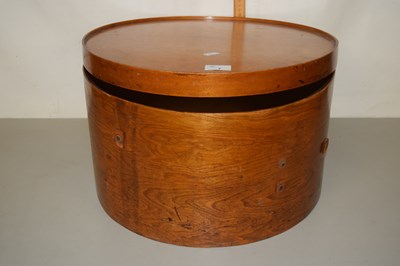 Lot 7 - A wooden hat box