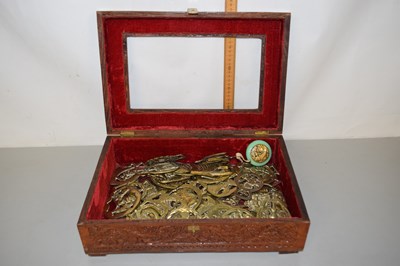 Lot 10 - A box of various horse brasses
