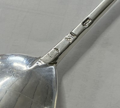 Lot 282 - A James I silver seal top spoon having a fig...