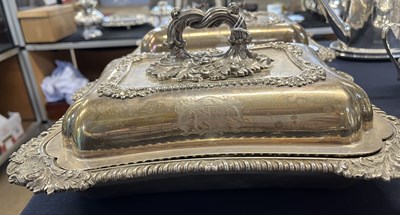 Lot 289 - A pair of George IV silver tureens of...